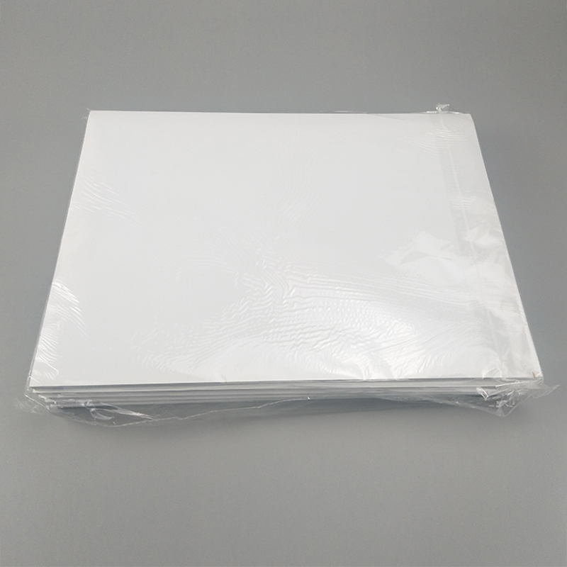 پس زمینه سفید DCR